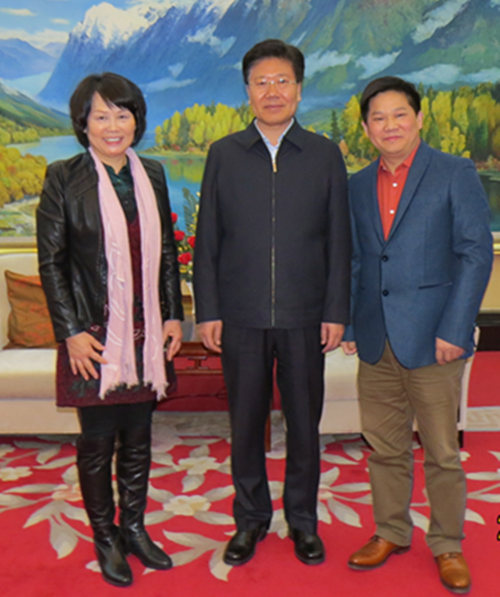 九天星总经理李建凤与领导合影